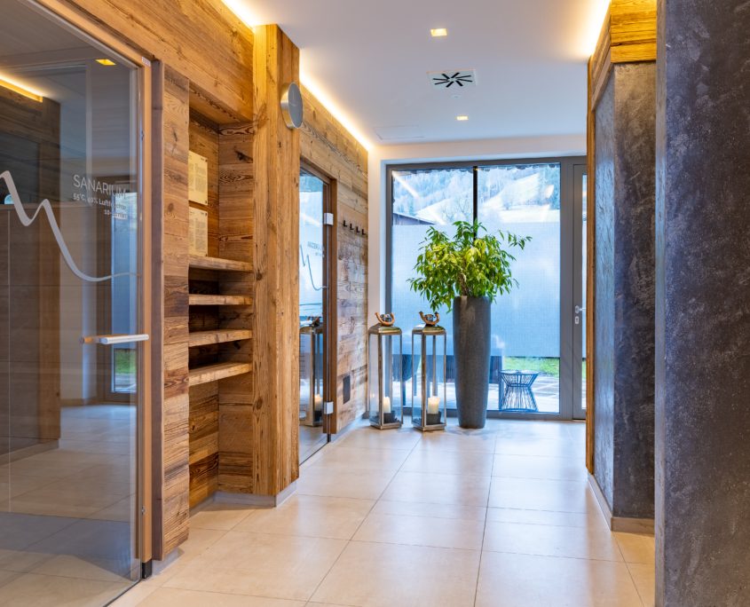 Gang im Spa-Bereich des Wellnesshotels in Kaprun